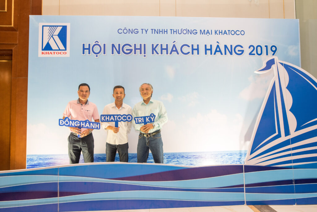 Khách hàng ghi lại khoảnh khắc lưu niệm tại HNKH