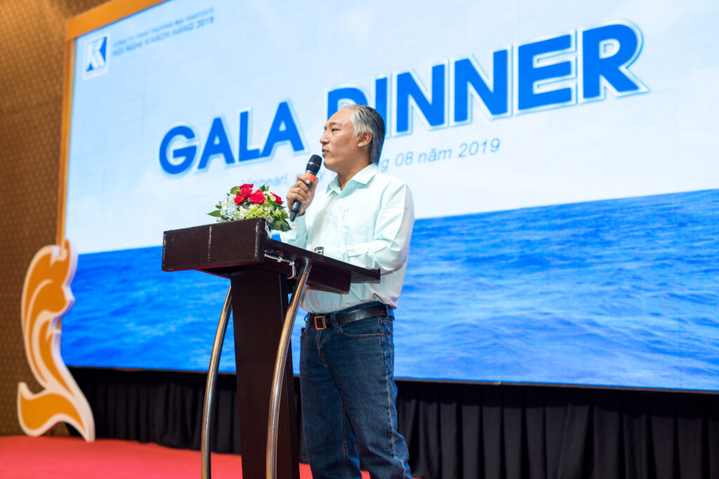 Đại diện Khách hàng trao đổi tại Gala Dinner